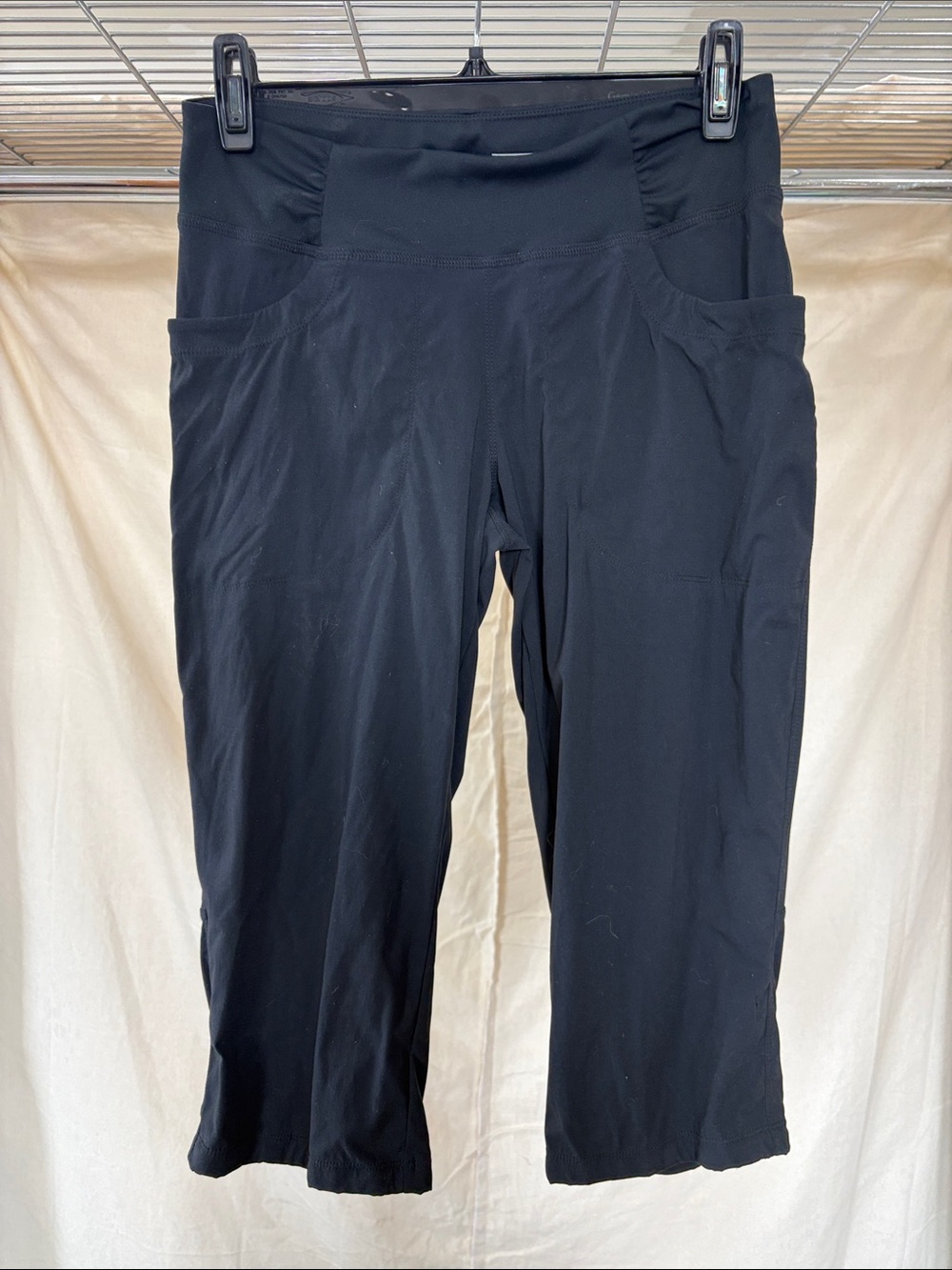 Mountain Hardwear Black Capri Pants with Phone Pockets